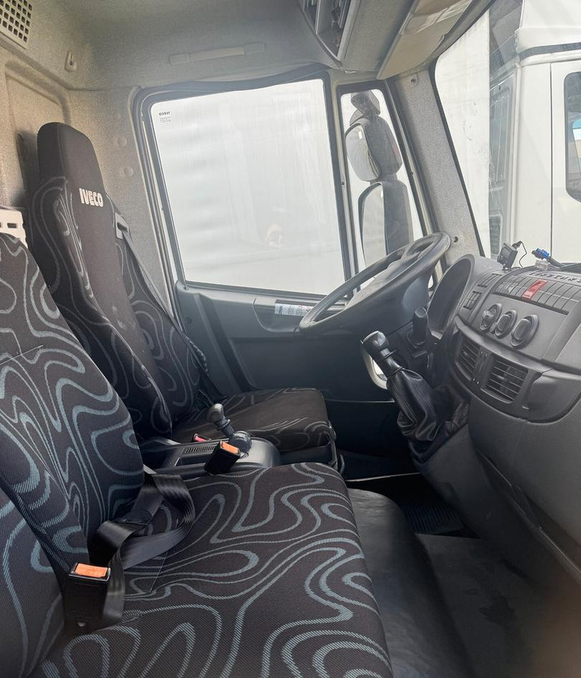 Iveco 75e190 - Truk box: gambar 5 Iveco 75e190 - Truk box: gambar 5
