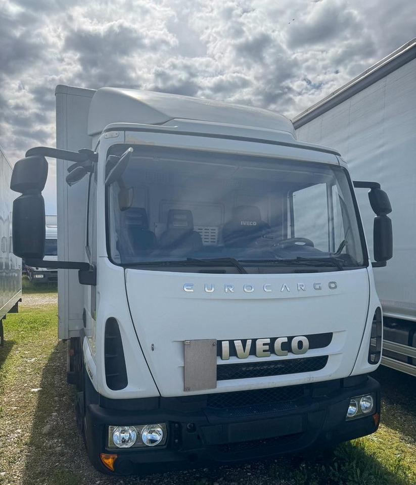 Truk box iveco 75e190: gambar 10 Truk box iveco 75e190: gambar 10