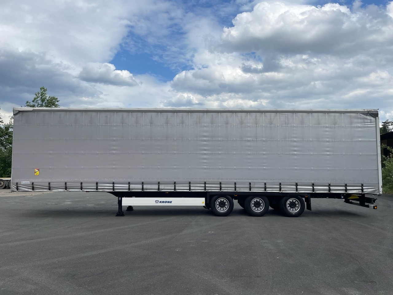 Krone SD DA06 Pritsche+Plane/MEGA/3-Achs/13,6m/EDSCHA - Semi-trailer dengan terpal samping: gambar 4 Krone SD DA06 Pritsche+Plane/MEGA/3-Achs/13,6m/EDSCHA - Semi-trailer dengan terpal samping: gambar 4