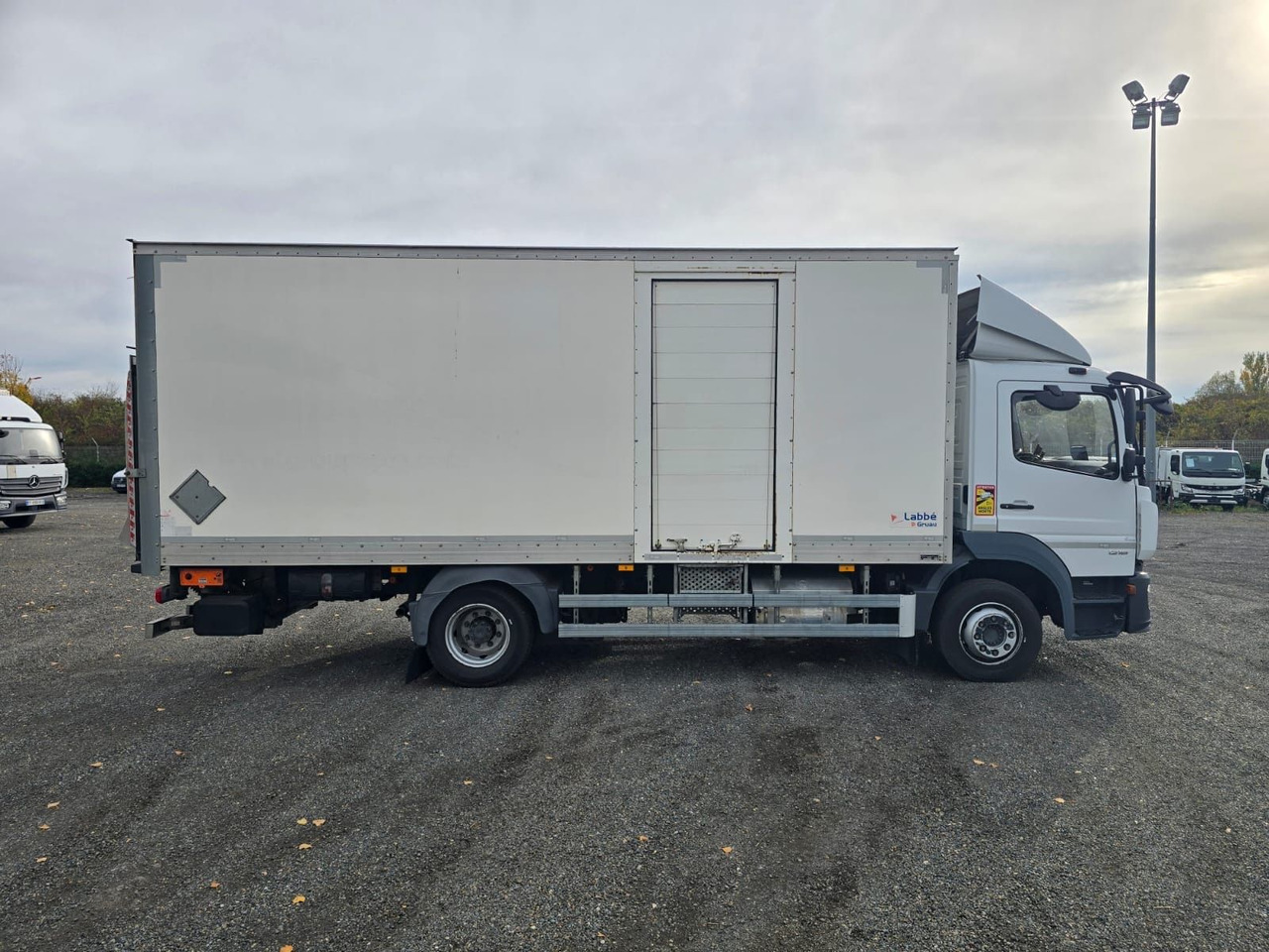 Mercedes-Benz Atego 1218 4x2 Koffer/FULL-ADR/EXIII/LBW/AC/EU6d - Truk box: gambar 4 Mercedes-Benz Atego 1218 4x2 Koffer/FULL-ADR/EXIII/LBW/AC/EU6d - Truk box: gambar 4