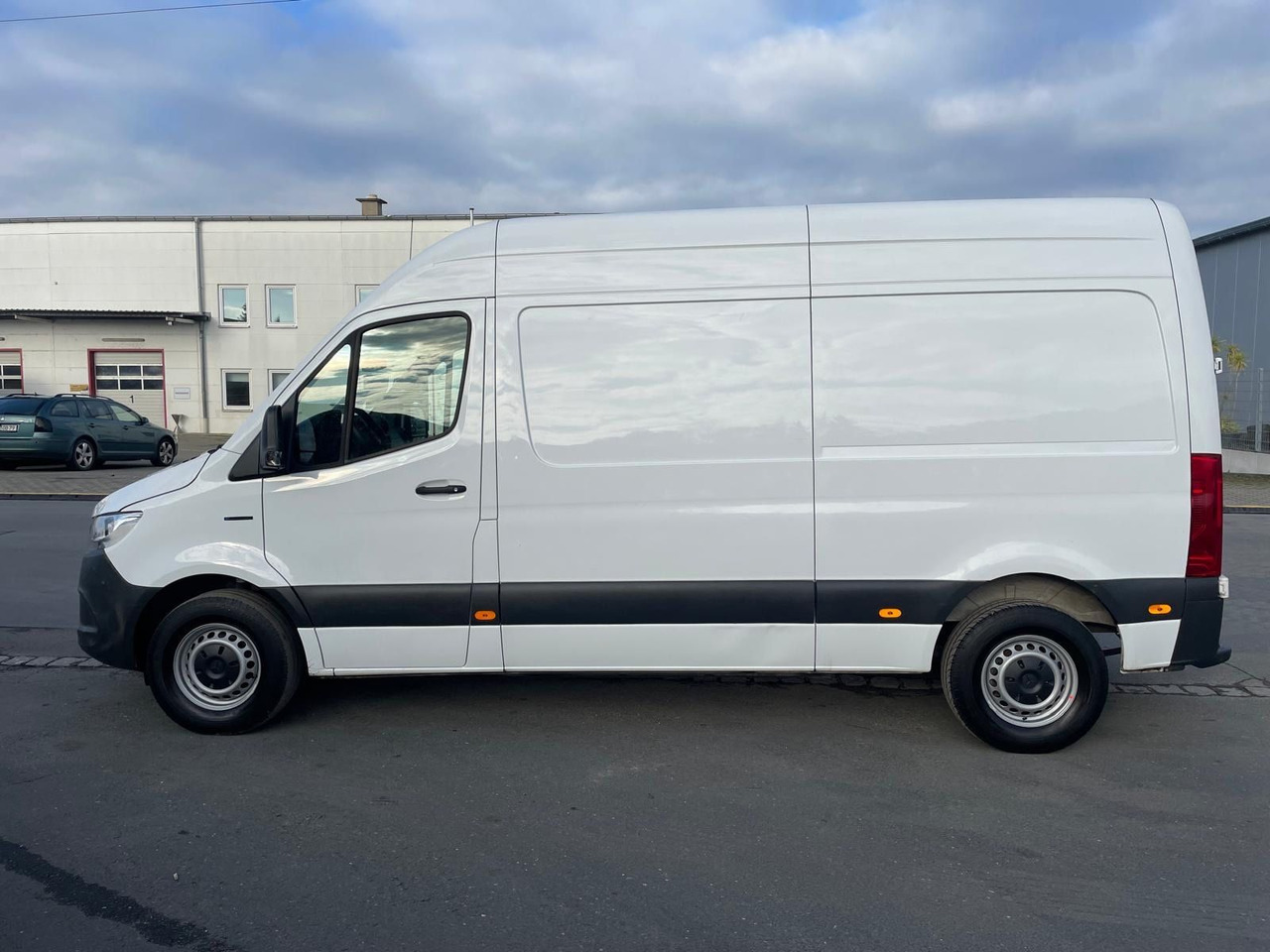 Mercedes-Benz eSprinter L2H2 Kastenwagen/47KW/AC/Kamera - Van panel, Van listrik: gambar 4 Mercedes-Benz eSprinter L2H2 Kastenwagen/47KW/AC/Kamera - Van panel, Van listrik: gambar 4
