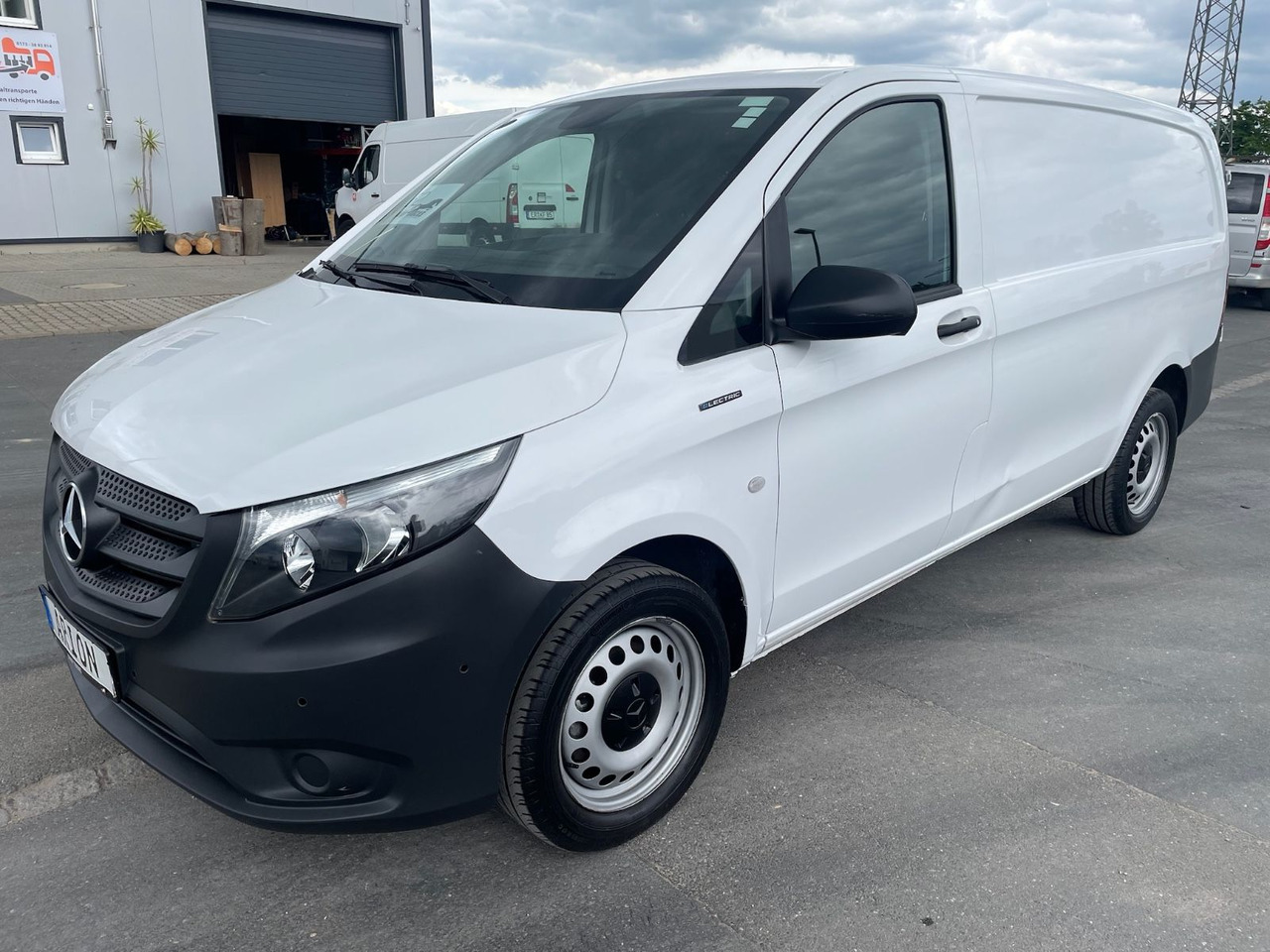 Mercedes-Benz eVito 111 Kastenwagen lang/Kamera/AC/70kW/3Sitze - Van kecil, Van listrik: gambar 3 Mercedes-Benz eVito 111 Kastenwagen lang/Kamera/AC/70kW/3Sitze - Van kecil, Van listrik: gambar 3