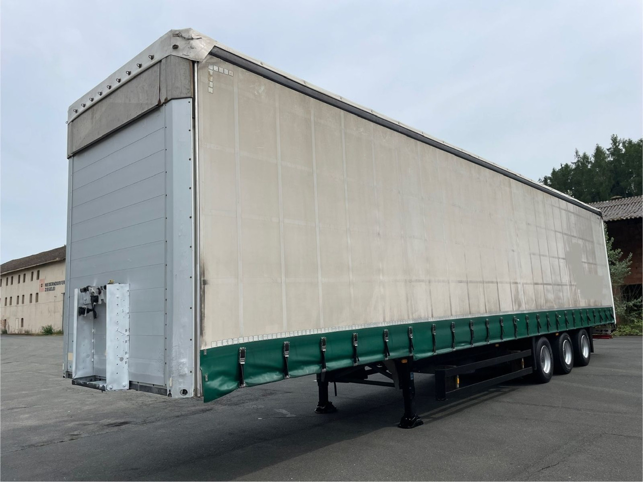 Schmitz Cargobull S01 3-Achs/Pritsche+Plane/13,5m/28050kg-Nutzlast - Semi-trailer dengan terpal samping: gambar 3 Schmitz Cargobull S01 3-Achs/Pritsche+Plane/13,5m/28050kg-Nutzlast - Semi-trailer dengan terpal samping: gambar 3