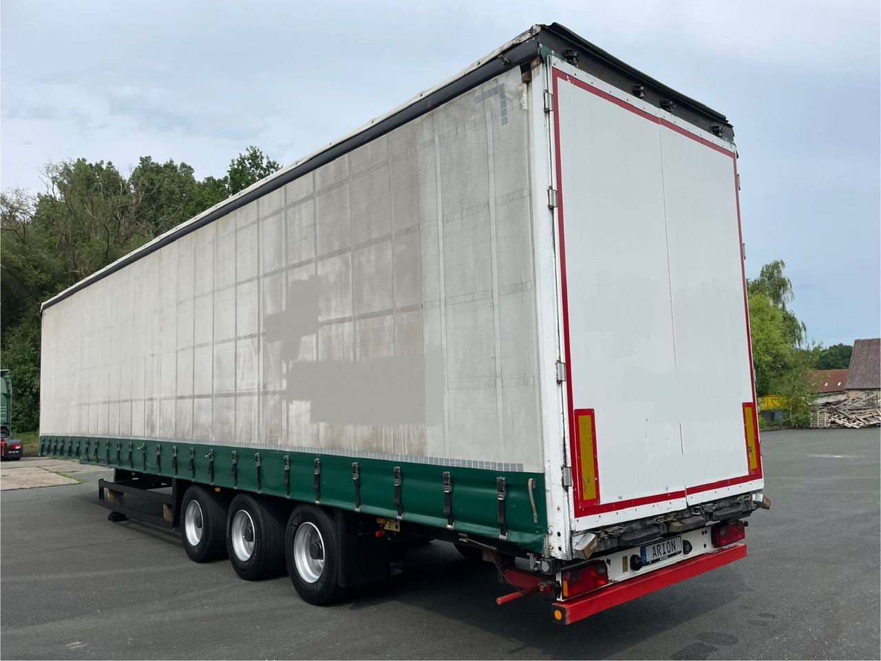 Schmitz Cargobull S01 3-Achs/Pritsche+Plane/13,5m/28050kg-Nutzlast - Semi-trailer dengan terpal samping: gambar 4 Schmitz Cargobull S01 3-Achs/Pritsche+Plane/13,5m/28050kg-Nutzlast - Semi-trailer dengan terpal samping: gambar 4