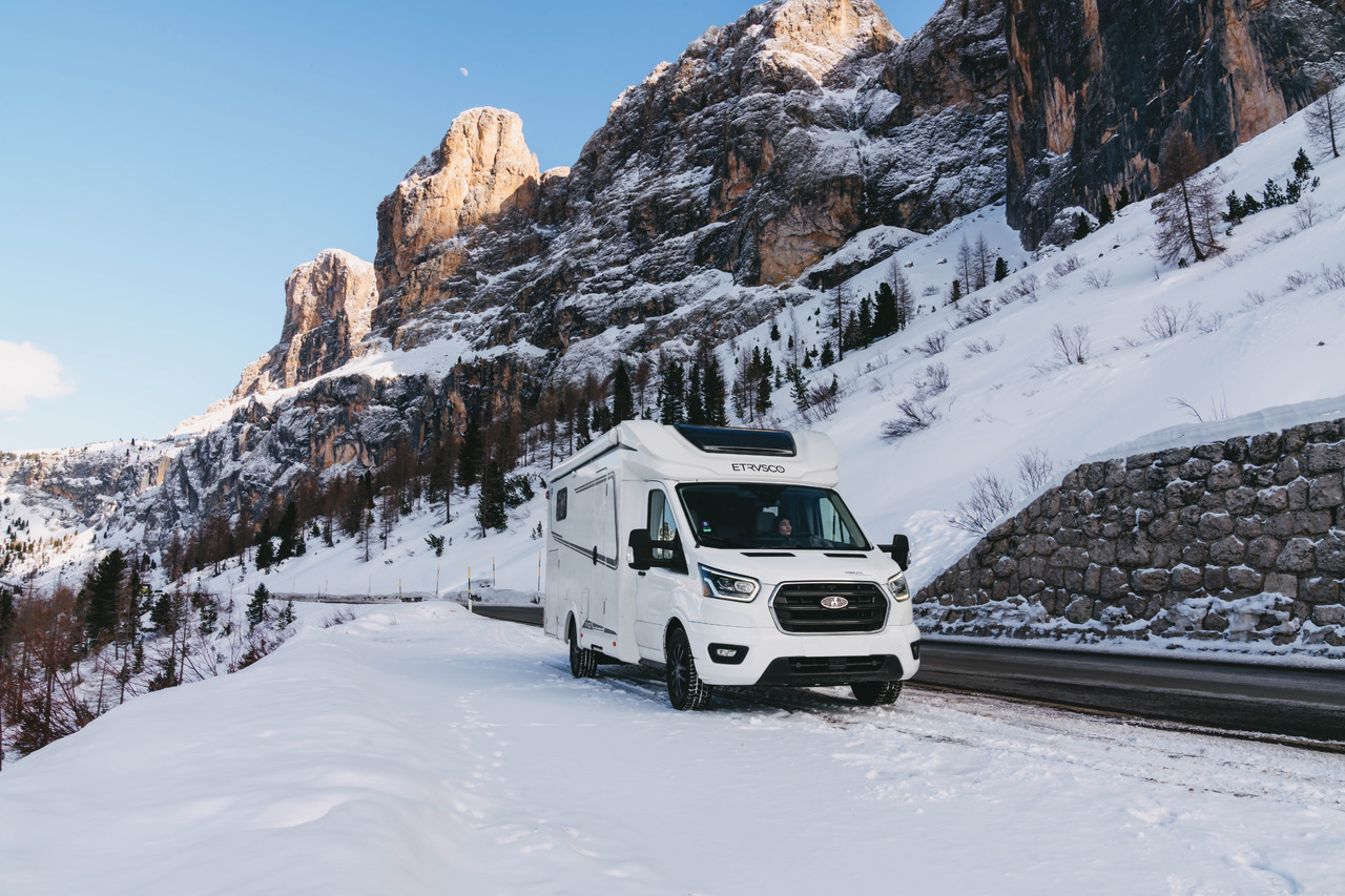 Etrusco T 7.3 QCF - Mobil rumah semi-terintegrasi: gambar 1 Etrusco T 7.3 QCF - Mobil rumah semi-terintegrasi: gambar 1