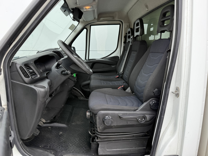 Iveco Daily 35S16 2.3 Bakwagen met achterdeur 3,5t Trekhaak Meubelbak Koffer Airco Cruise Control Camera - Van box: gambar 5 Iveco Daily 35S16 2.3 Bakwagen met achterdeur 3,5t Trekhaak Meubelbak Koffer Airco Cruise Control Camera - Van box: gambar 5