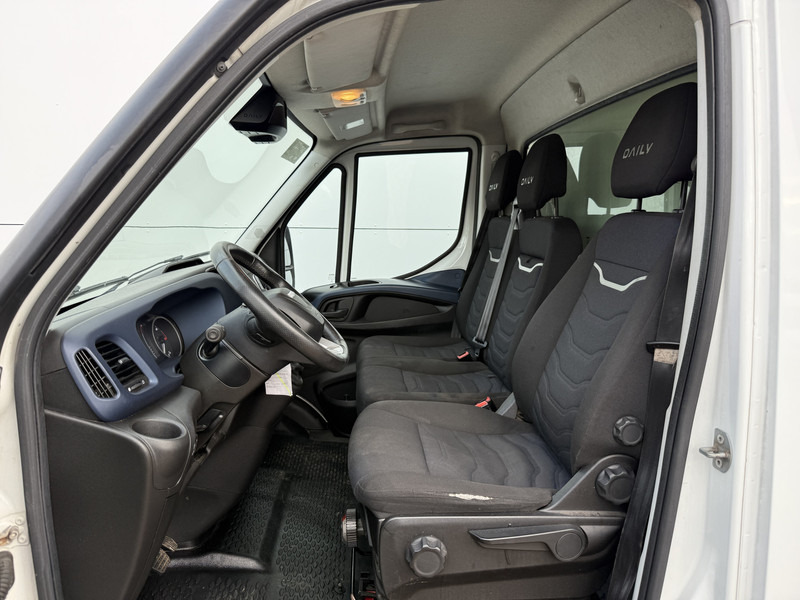 Iveco Daily 35S18 3.0 Laadklep Automaat LED Climate Control Adaptieve Cruise Control Standkachel Camera Navigatie - Van box: gambar 5 Iveco Daily 35S18 3.0 Laadklep Automaat LED Climate Control Adaptieve Cruise Control Standkachel Camera Navigatie - Van box: gambar 5