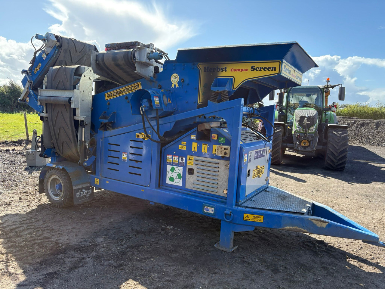 Herbst HCS74 - Screener: gambar 2 Herbst HCS74 - Screener: gambar 2