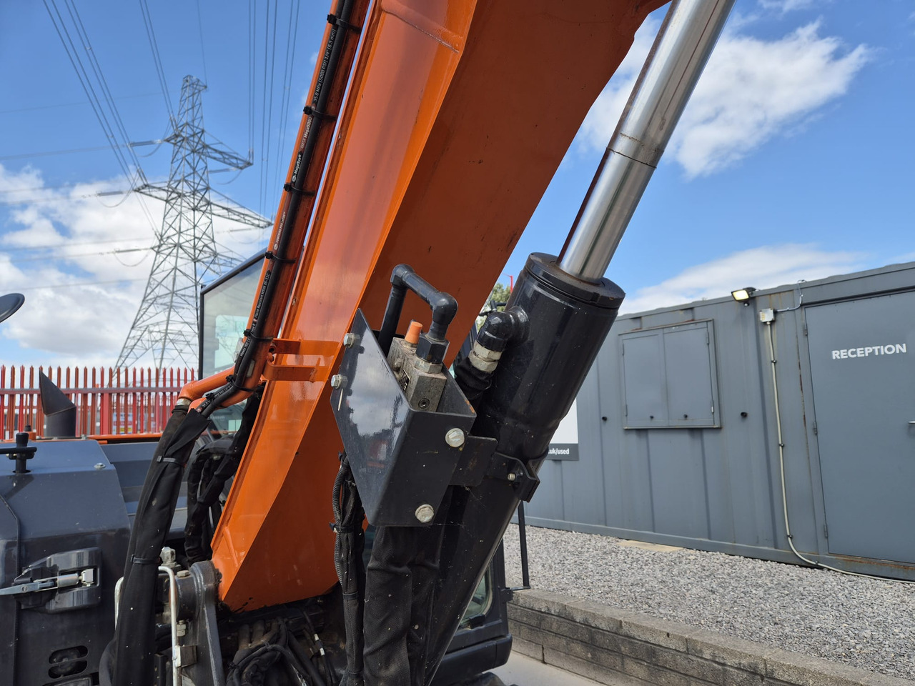 Ekskavator mini Hitachi ZX85USBR-6 2PB: gambar 15