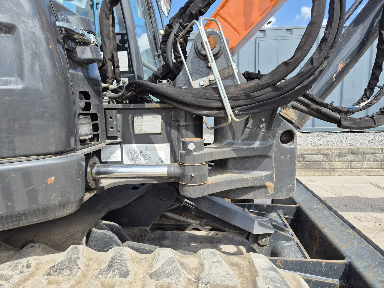 Ekskavator mini Hitachi ZX85USBR-6 2PB: gambar 17