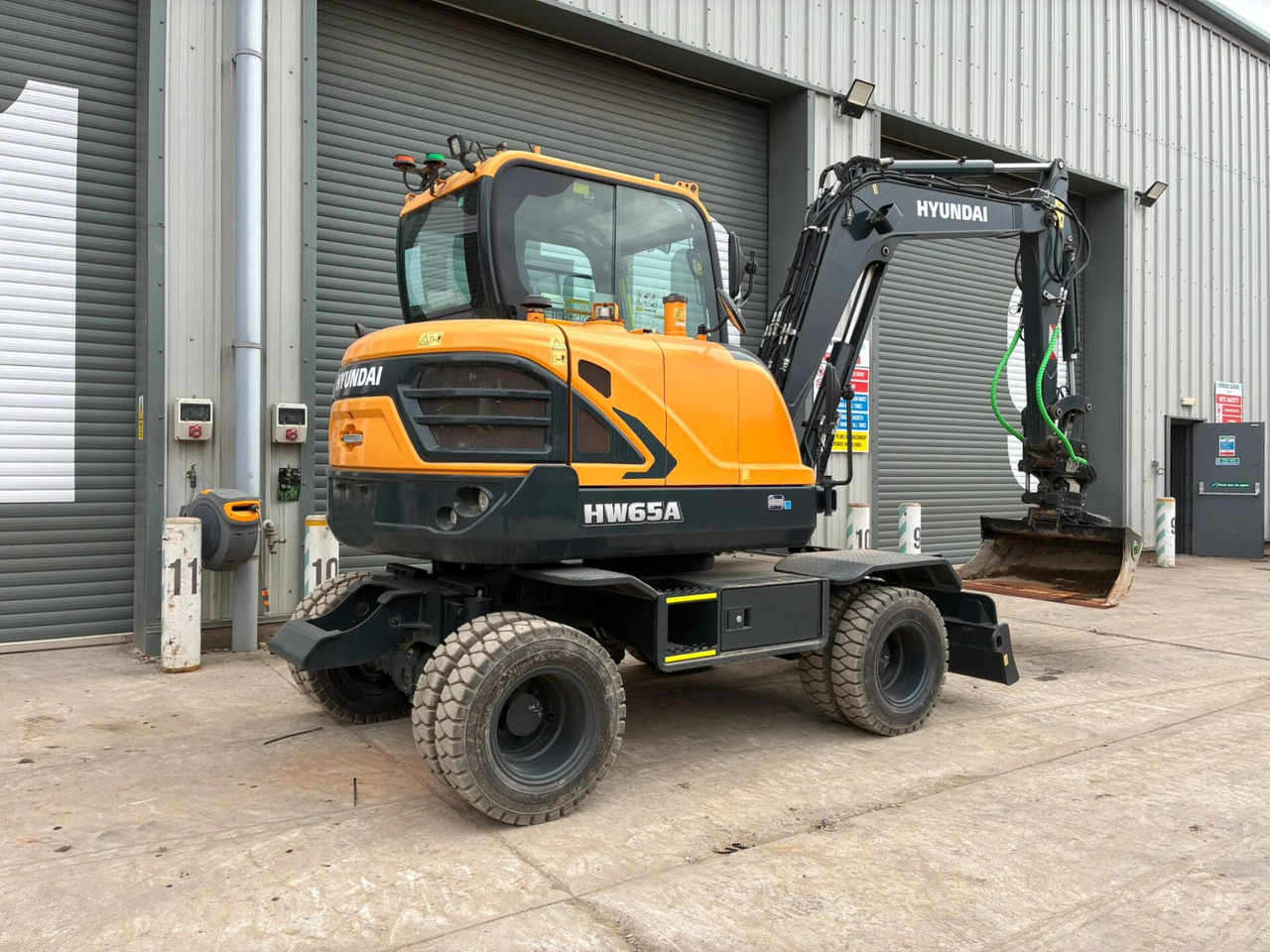 Hyundai HW65AH Ex Demo - Ekskavator roda: gambar 4 Hyundai HW65AH Ex Demo - Ekskavator roda: gambar 4