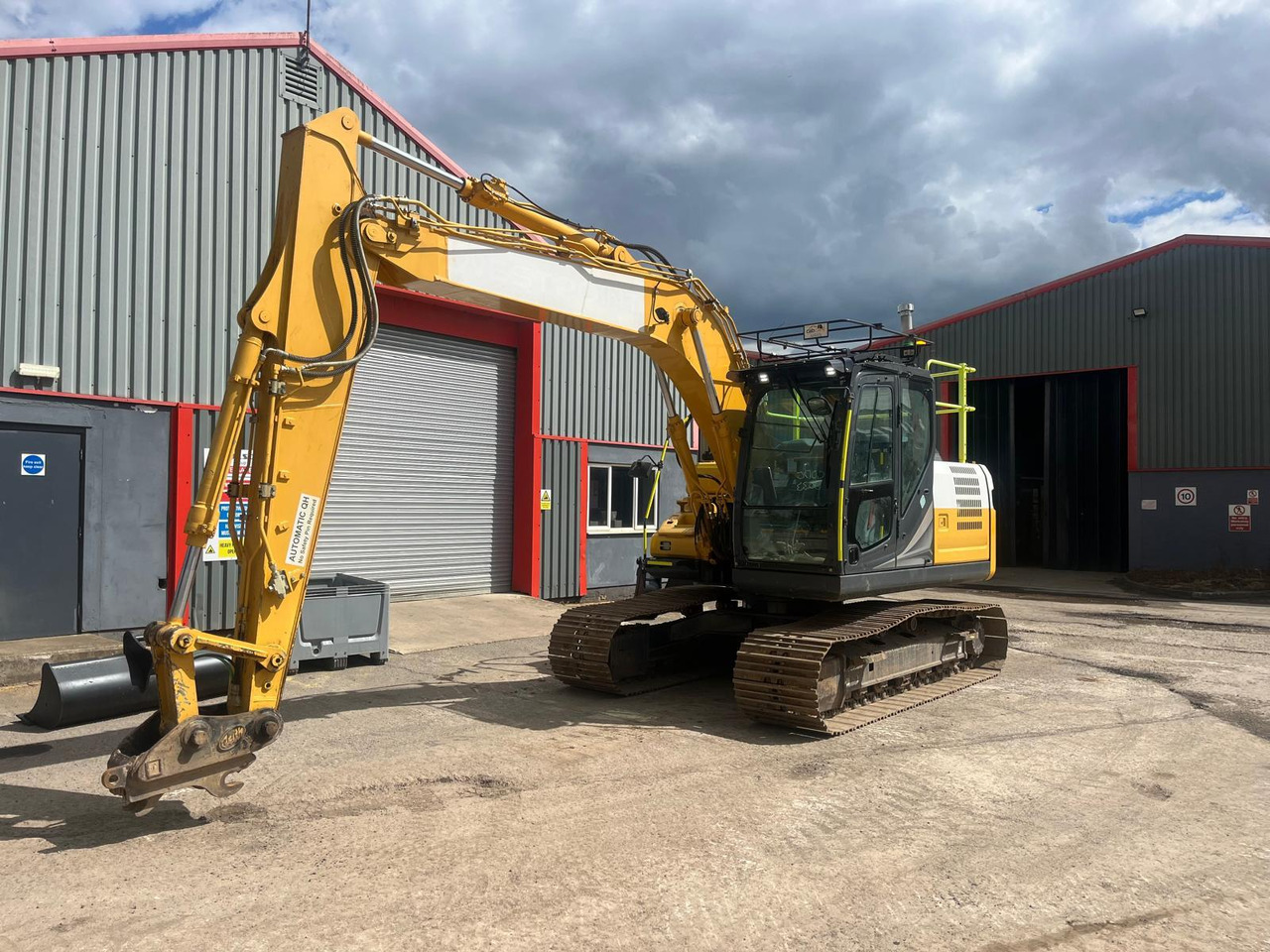 Kobelco SK130LC-11 - Ekskavator perayap: gambar 1 Kobelco SK130LC-11 - Ekskavator perayap: gambar 1