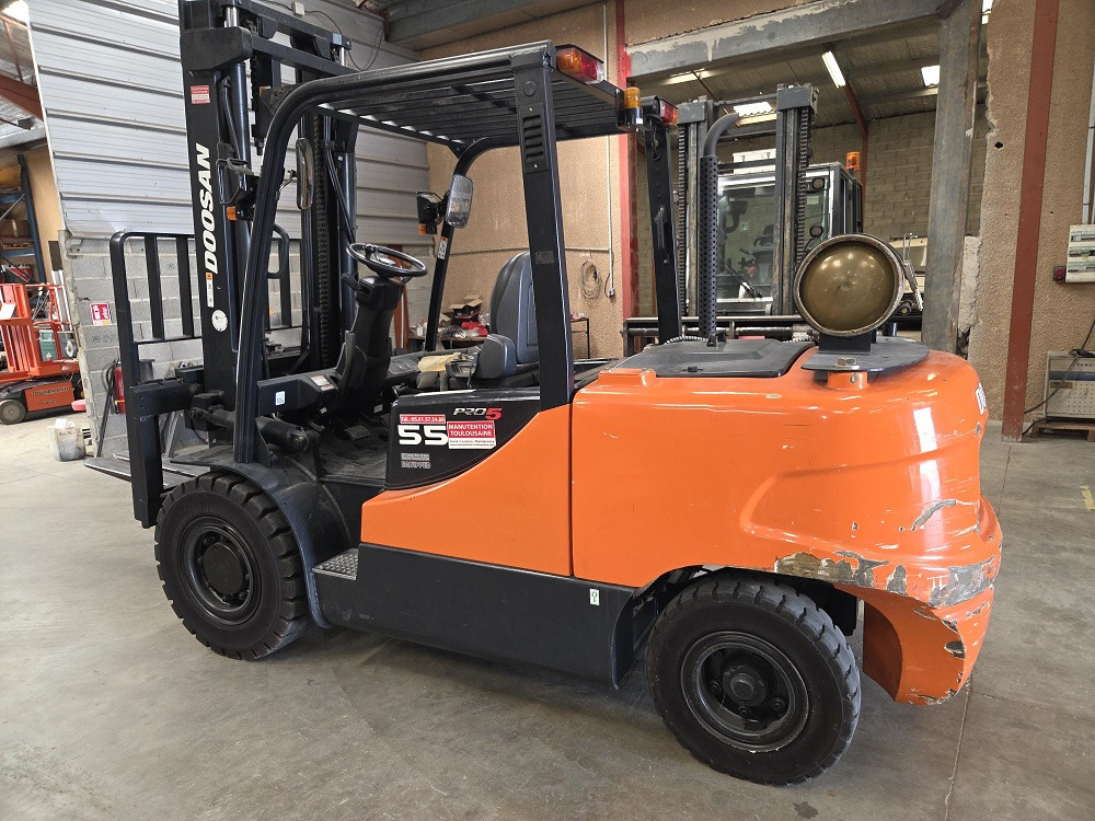 DOOSAN G55C-5 - Forklift LPG: gambar 2 DOOSAN G55C-5 - Forklift LPG: gambar 2