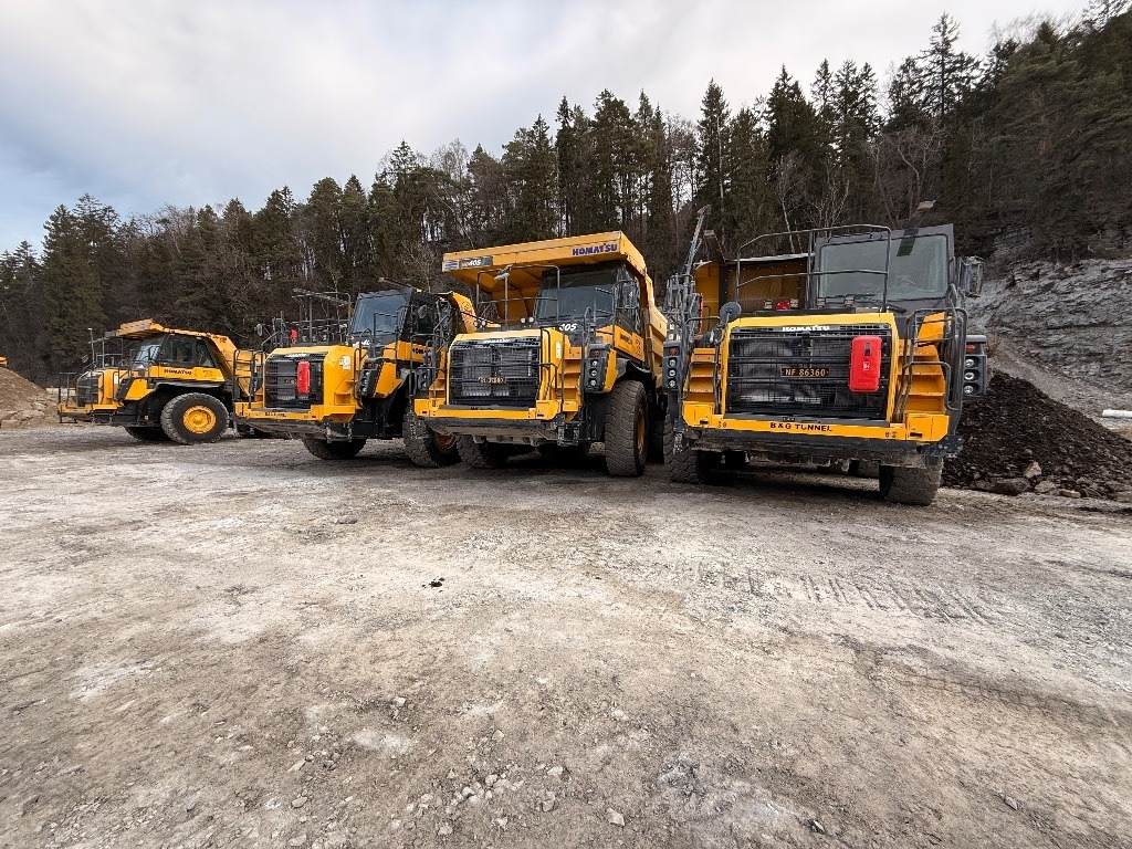 Komatsu HD 405 - 8E0 - Truk batu/ Dumper iebes: gambar 1 Komatsu HD 405 - 8E0 - Truk batu/ Dumper iebes: gambar 1