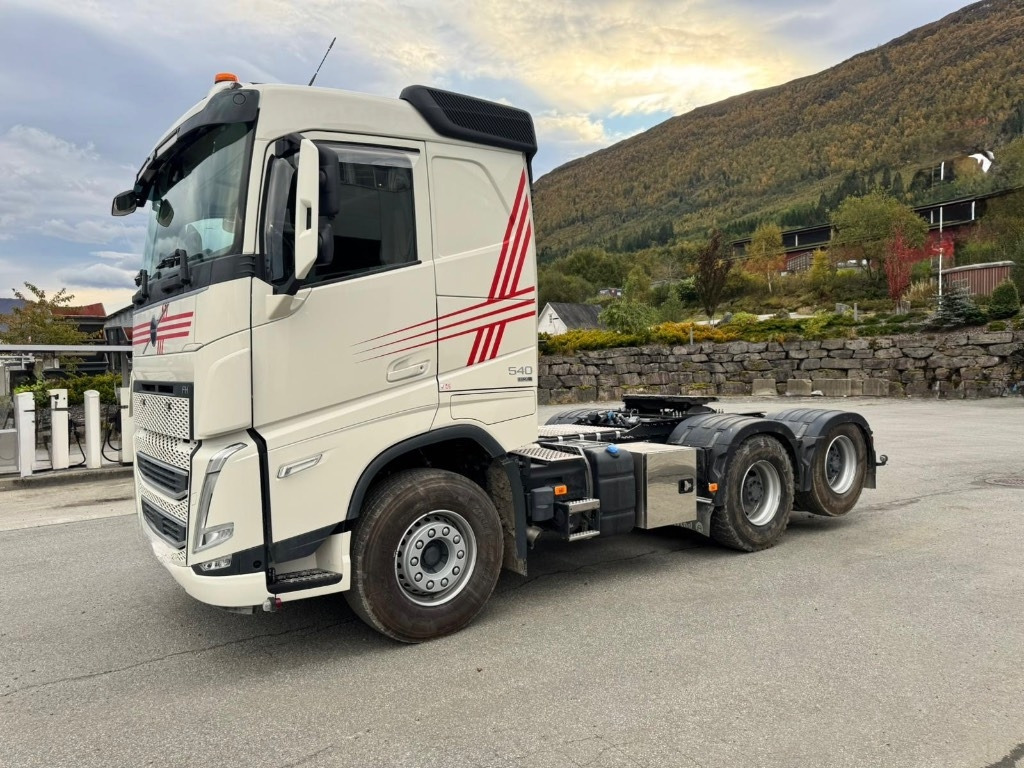 Volvo FH540 6 X 4 - Tractor head: gambar 1 Volvo FH540 6 X 4 - Tractor head: gambar 1