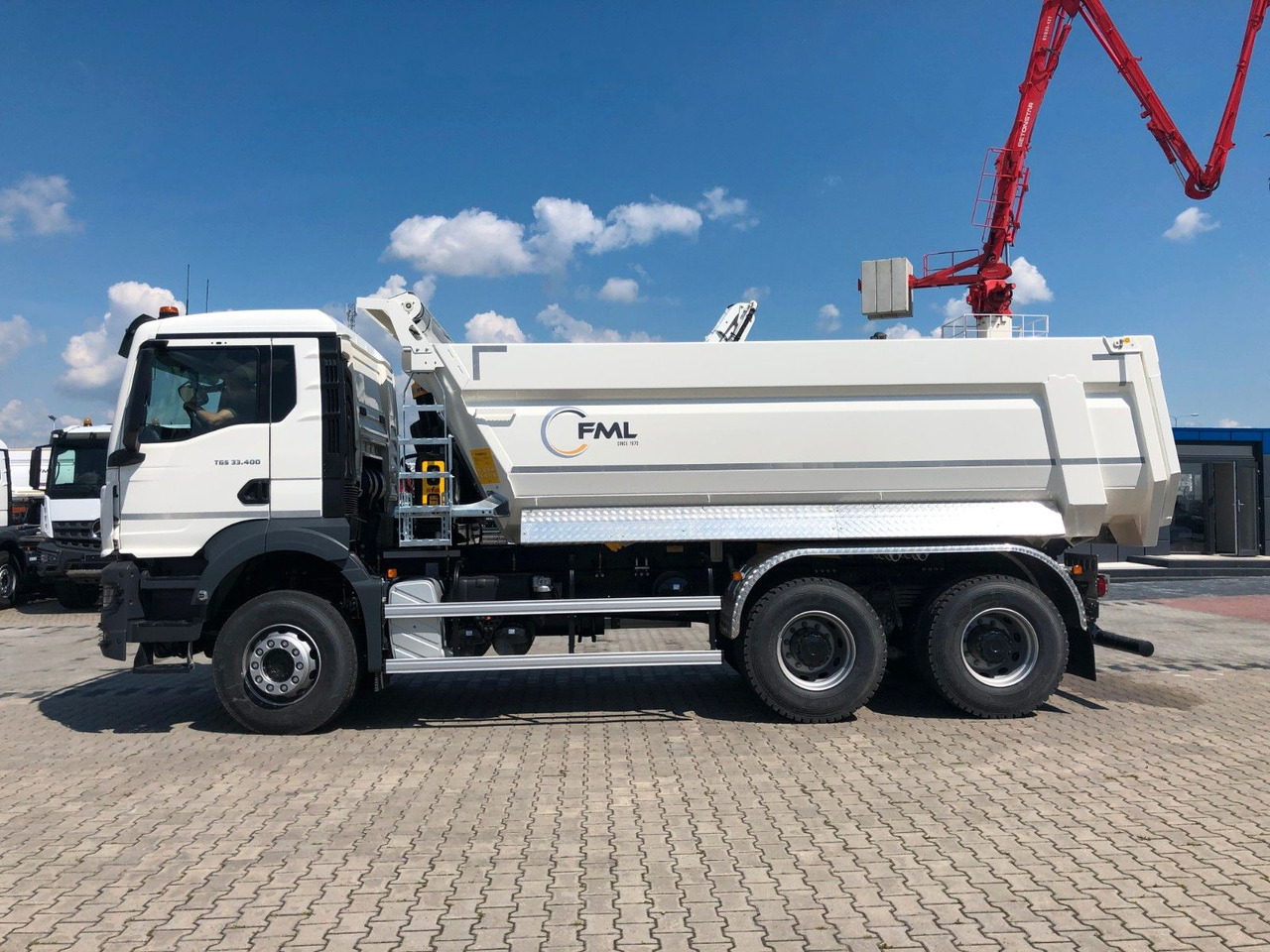 MAN TGS 33.400 6X4 EURO2 FML KIPPER 17,5M3 - Truk jungkit: gambar 4 MAN TGS 33.400 6X4 EURO2 FML KIPPER 17,5M3 - Truk jungkit: gambar 4