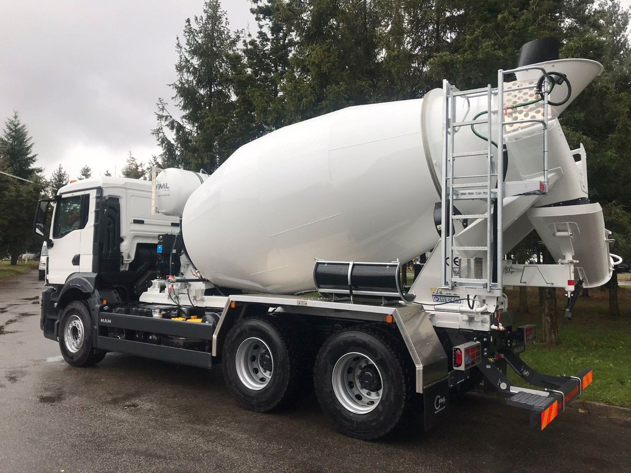 MAN TGS 33.400 6x4 EURO2 FML 9 M3 - Truk pengaduk beton: gambar 4 MAN TGS 33.400 6x4 EURO2 FML 9 M3 - Truk pengaduk beton: gambar 4