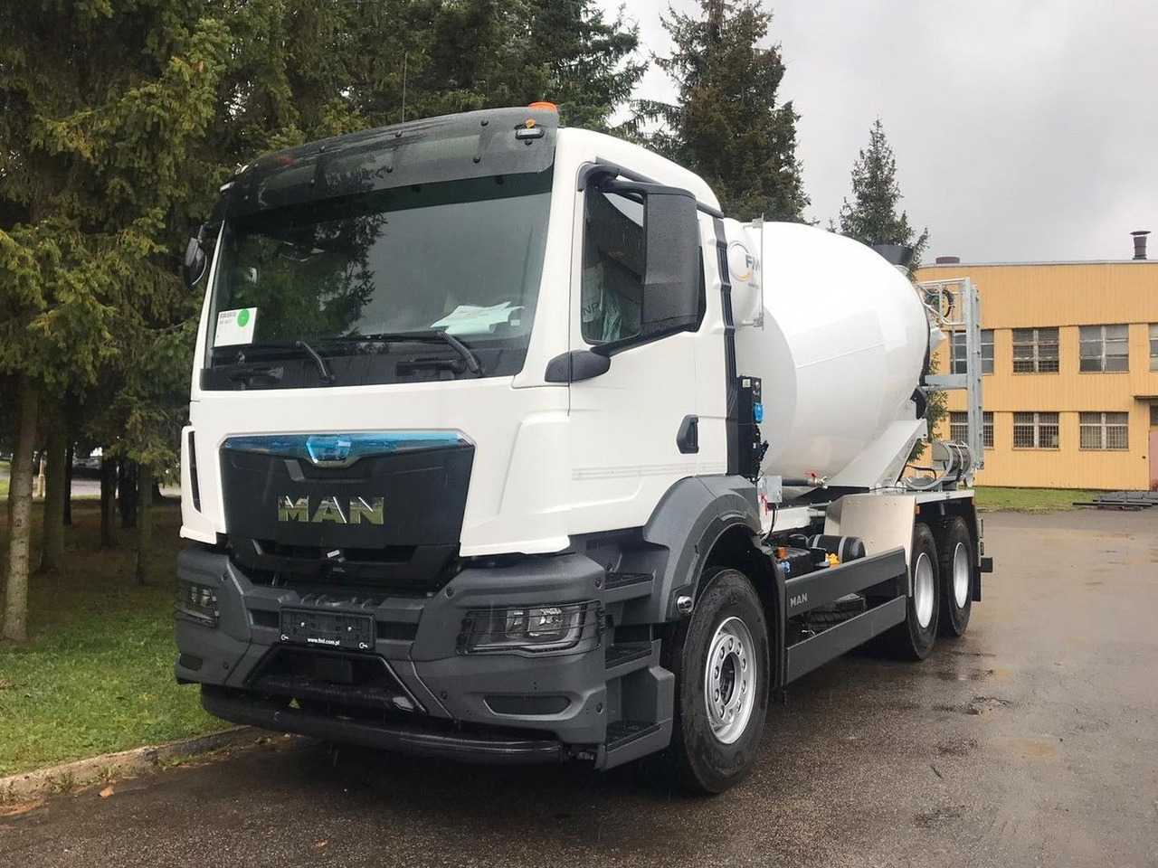 MAN TGS 33.400 6x4 EURO2 FML 9 M3 - Truk pengaduk beton: gambar 2 MAN TGS 33.400 6x4 EURO2 FML 9 M3 - Truk pengaduk beton: gambar 2
