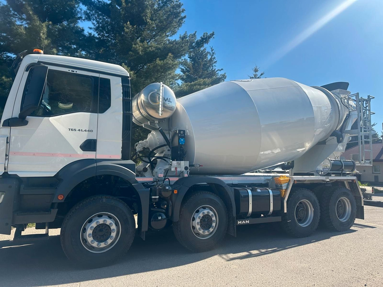MAN TGS 41.400 8x4 EURO 2 FML 13M3 - Truk pengaduk beton: gambar 2 MAN TGS 41.400 8x4 EURO 2 FML 13M3 - Truk pengaduk beton: gambar 2