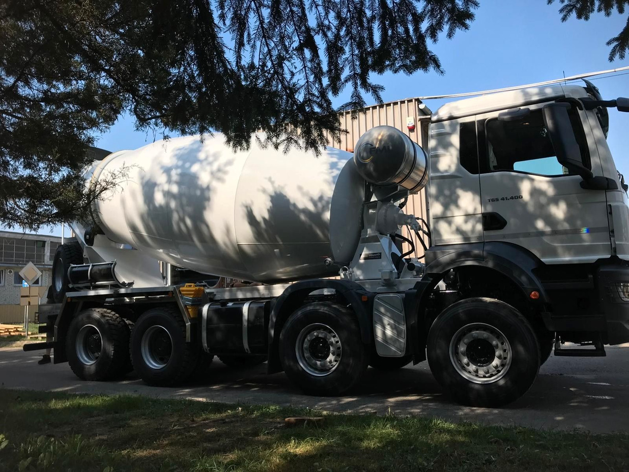 MAN TGS 41.400 EURO 2 FML 10 M3 - Truk pengaduk beton: gambar 5 MAN TGS 41.400 EURO 2 FML 10 M3 - Truk pengaduk beton: gambar 5