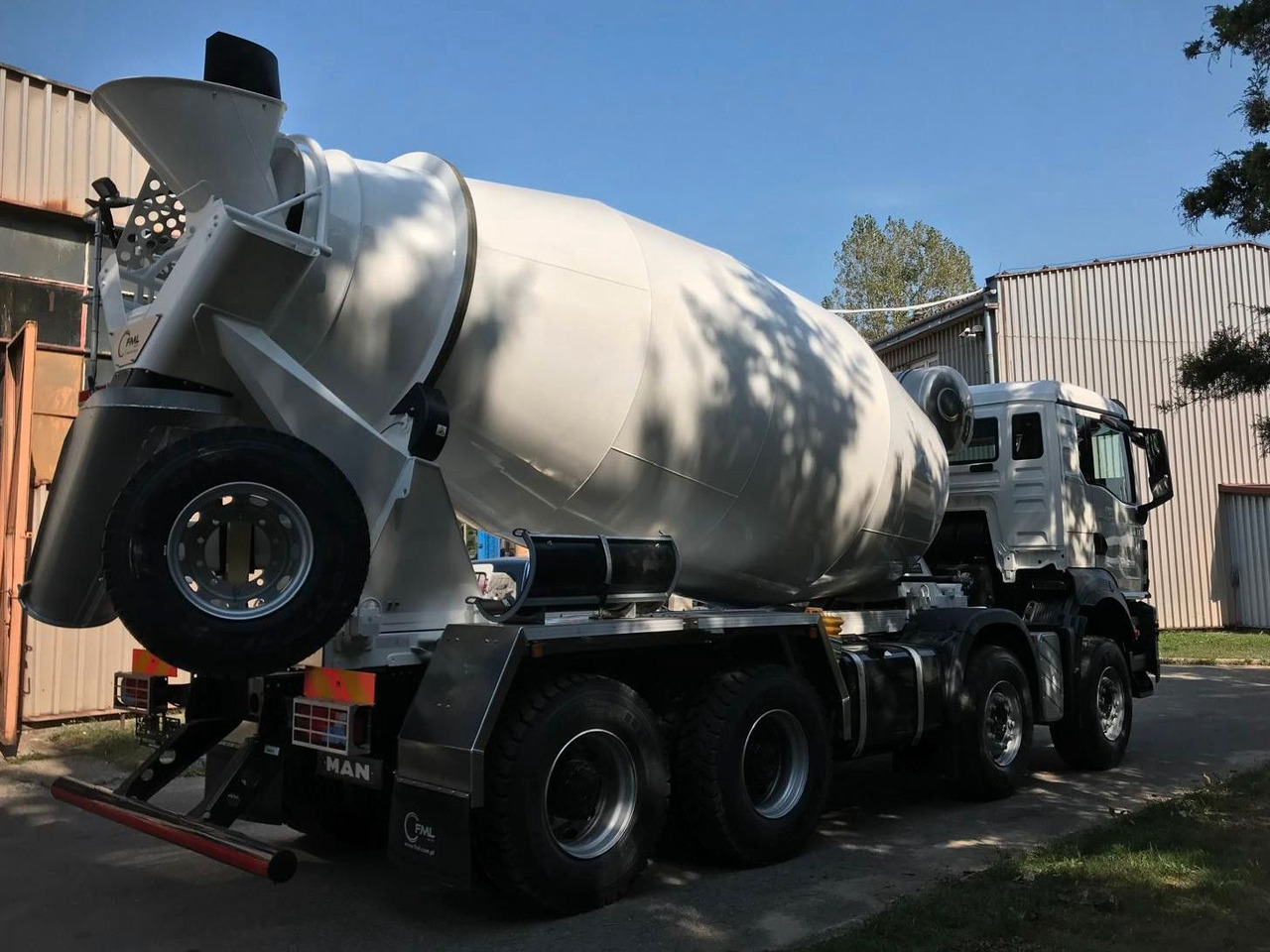 MAN TGS 41.400 EURO 2 FML 10 M3 - Truk pengaduk beton: gambar 4 MAN TGS 41.400 EURO 2 FML 10 M3 - Truk pengaduk beton: gambar 4