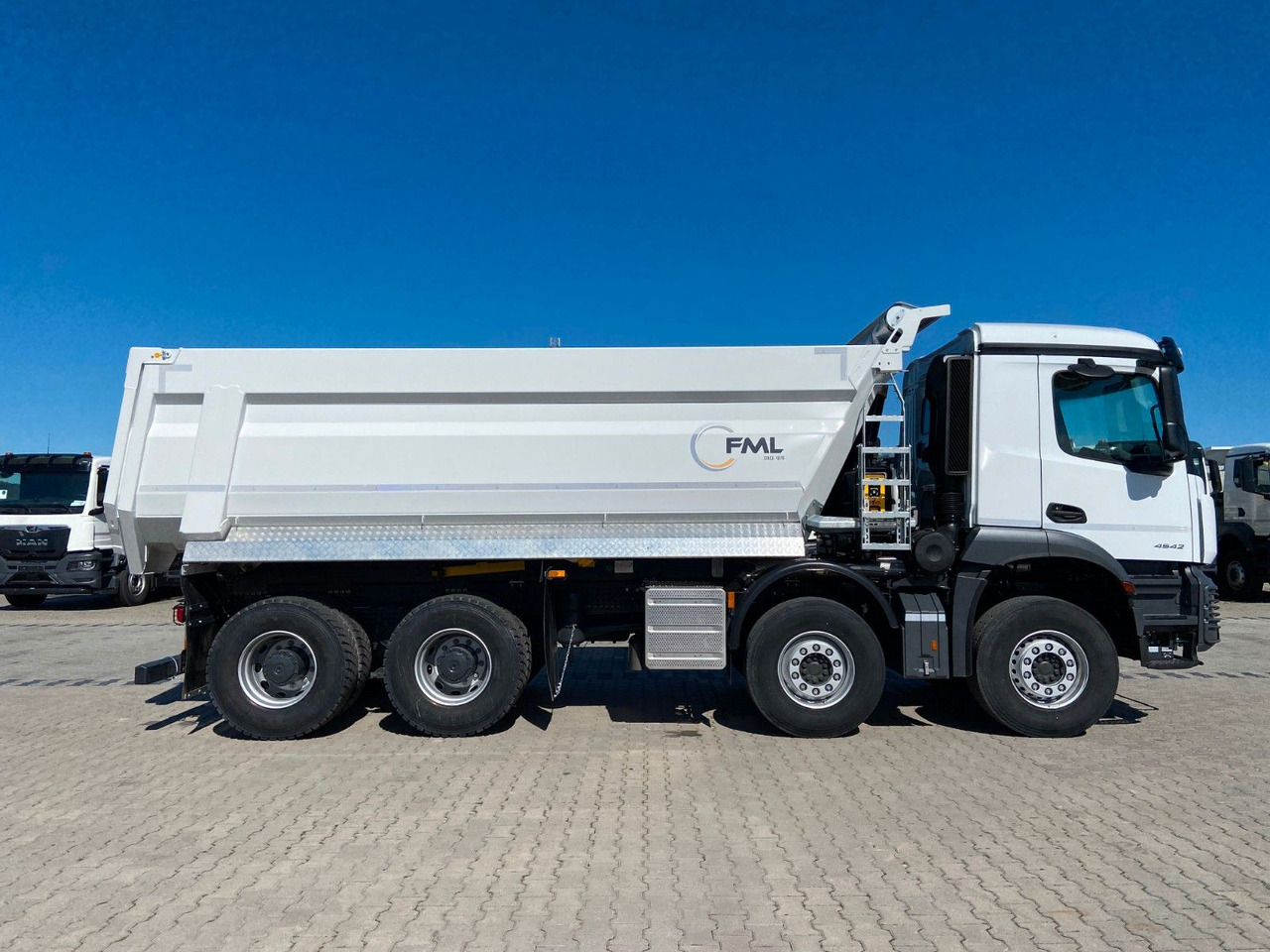 Mercedes-Benz Arocs 4542 8x4 AUTOMAT EURO 3 FML KIPPER - Truk jungkit: gambar 4 Mercedes-Benz Arocs 4542 8x4 AUTOMAT EURO 3 FML KIPPER - Truk jungkit: gambar 4