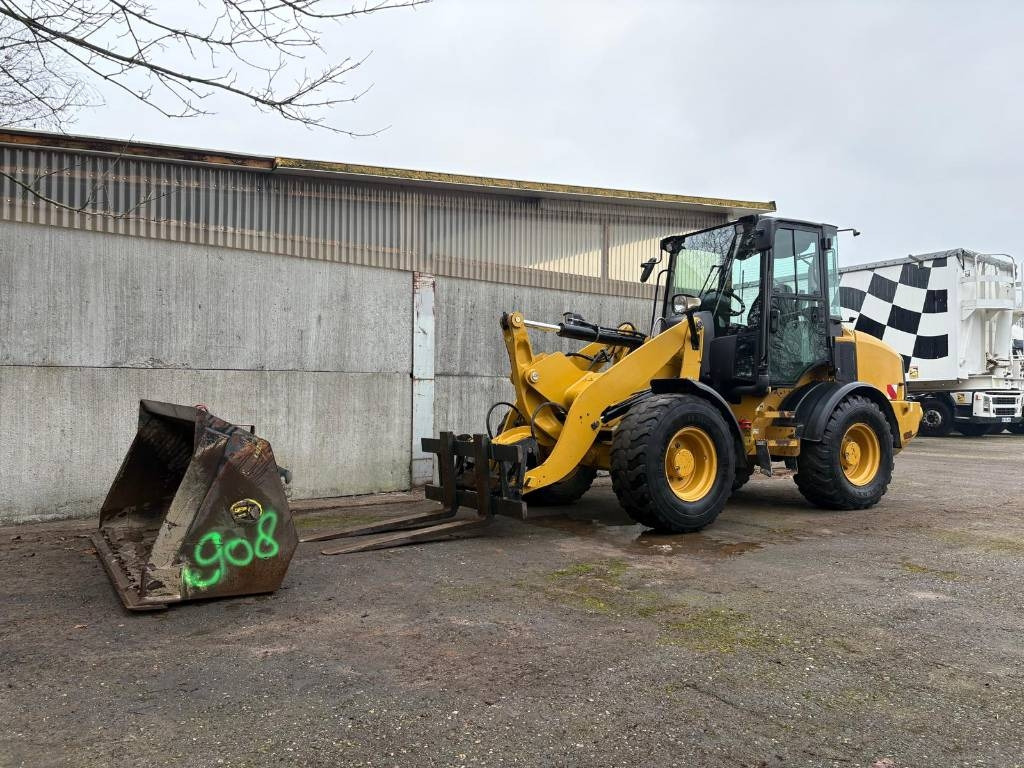 Wheel loader CAT 908M: gambar 1