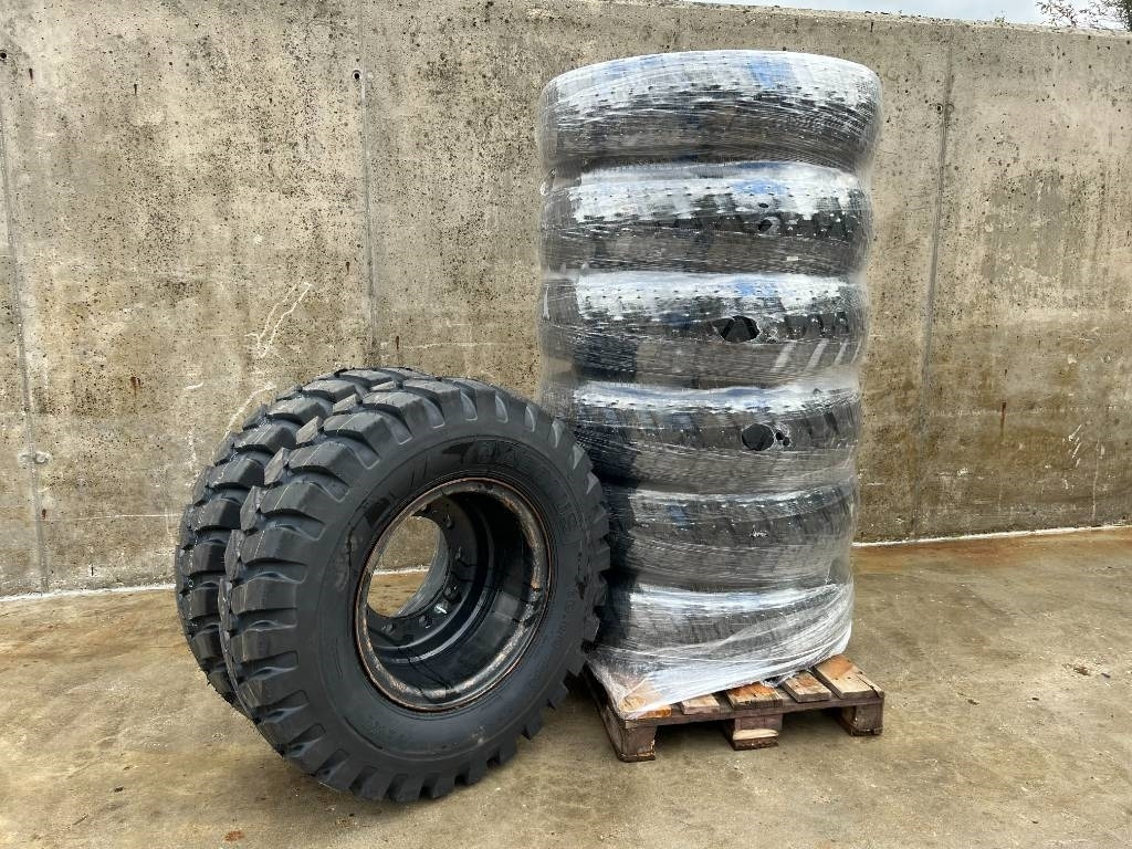 Kuhmo 1000 X 20 16PR tyres fitted on rim NEW  - Ban untuk Peralatan konstruksi: gambar 1 Kuhmo 1000 X 20 16PR tyres fitted on rim NEW  - Ban untuk Peralatan konstruksi: gambar 1