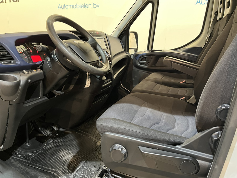Iveco Daily 35S18D 3.0 375 Automaat Open Laadbak / Hiab Kraan / Euro 6 / Trekhaak 3500 KG / Airco / Camera / Navigatie / 3-Zits / 67.000 KM !! - Van flatbed: gambar 5 Iveco Daily 35S18D 3.0 375 Automaat Open Laadbak / Hiab Kraan / Euro 6 / Trekhaak 3500 KG / Airco / Camera / Navigatie / 3-Zits / 67.000 KM !! - Van flatbed: gambar 5