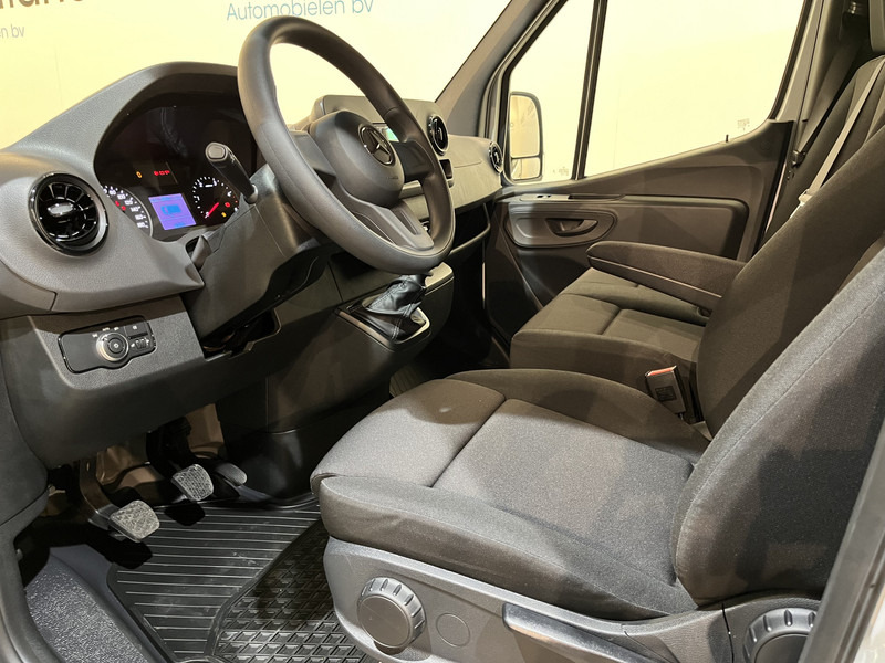 Mercedes-Benz Sprinter 315 CDI L2 RWD DC Dubbel Cabine Open Laadbak / Euro 6 / Trekhaak 3500 KG / Airco / DC 7 Pers. 650 KM !! / BPM VRIJ !! - Van flatbed, Van kombi: gambar 5 Mercedes-Benz Sprinter 315 CDI L2 RWD DC Dubbel Cabine Open Laadbak / Euro 6 / Trekhaak 3500 KG / Airco / DC 7 Pers. 650 KM !! / BPM VRIJ !! - Van flatbed, Van kombi: gambar 5