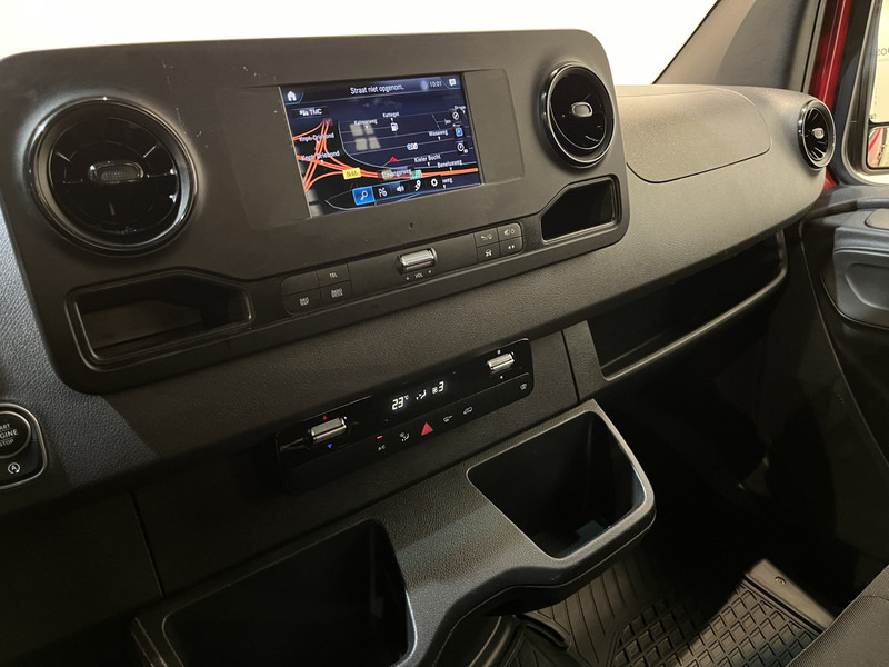 Mercedes-Benz Sprinter 317 CDI L2 RWD Automaat Open Laadbak / Euro 6 / Trekhaak 3500 KG / Airco / Cruise Control / CarPlay / Navigatie / 64.150 KM !! / BPM VRIJ !! - Van flatbed: gambar 5 Mercedes-Benz Sprinter 317 CDI L2 RWD Automaat Open Laadbak / Euro 6 / Trekhaak 3500 KG / Airco / Cruise Control / CarPlay / Navigatie / 64.150 KM !! / BPM VRIJ !! - Van flatbed: gambar 5
