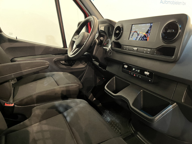 Mercedes-Benz Sprinter 317 CDI L2 RWD Automaat Open Laadbak / Euro 6 / Trekhaak 3500 KG / Airco / Cruise Control / CarPlay / Navigatie / 64.150 KM !! / BPM VRIJ !! - Van flatbed: gambar 3 Mercedes-Benz Sprinter 317 CDI L2 RWD Automaat Open Laadbak / Euro 6 / Trekhaak 3500 KG / Airco / Cruise Control / CarPlay / Navigatie / 64.150 KM !! / BPM VRIJ !! - Van flatbed: gambar 3