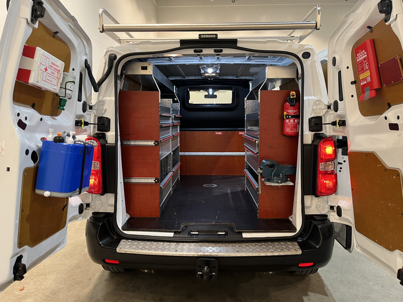 Opel Vivaro 2.0 CDTI L2H1 120 PK Servicebus / Inrichting / Euro 6 / 220V. / Airco / Cruise Control / Trekhaak / Camera / CarPlay / Navigatie / 60.800 KM !! - Van kecil: gambar 4 Opel Vivaro 2.0 CDTI L2H1 120 PK Servicebus / Inrichting / Euro 6 / 220V. / Airco / Cruise Control / Trekhaak / Camera / CarPlay / Navigatie / 60.800 KM !! - Van kecil: gambar 4