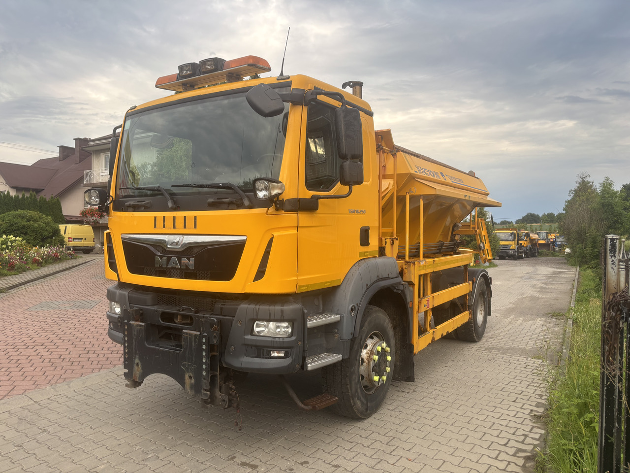 MAN TGM 18.250 4X4BB GRITTER/SPREADER/PLOUGH - Truk bajak salju: gambar 1 MAN TGM 18.250 4X4BB GRITTER/SPREADER/PLOUGH - Truk bajak salju: gambar 1