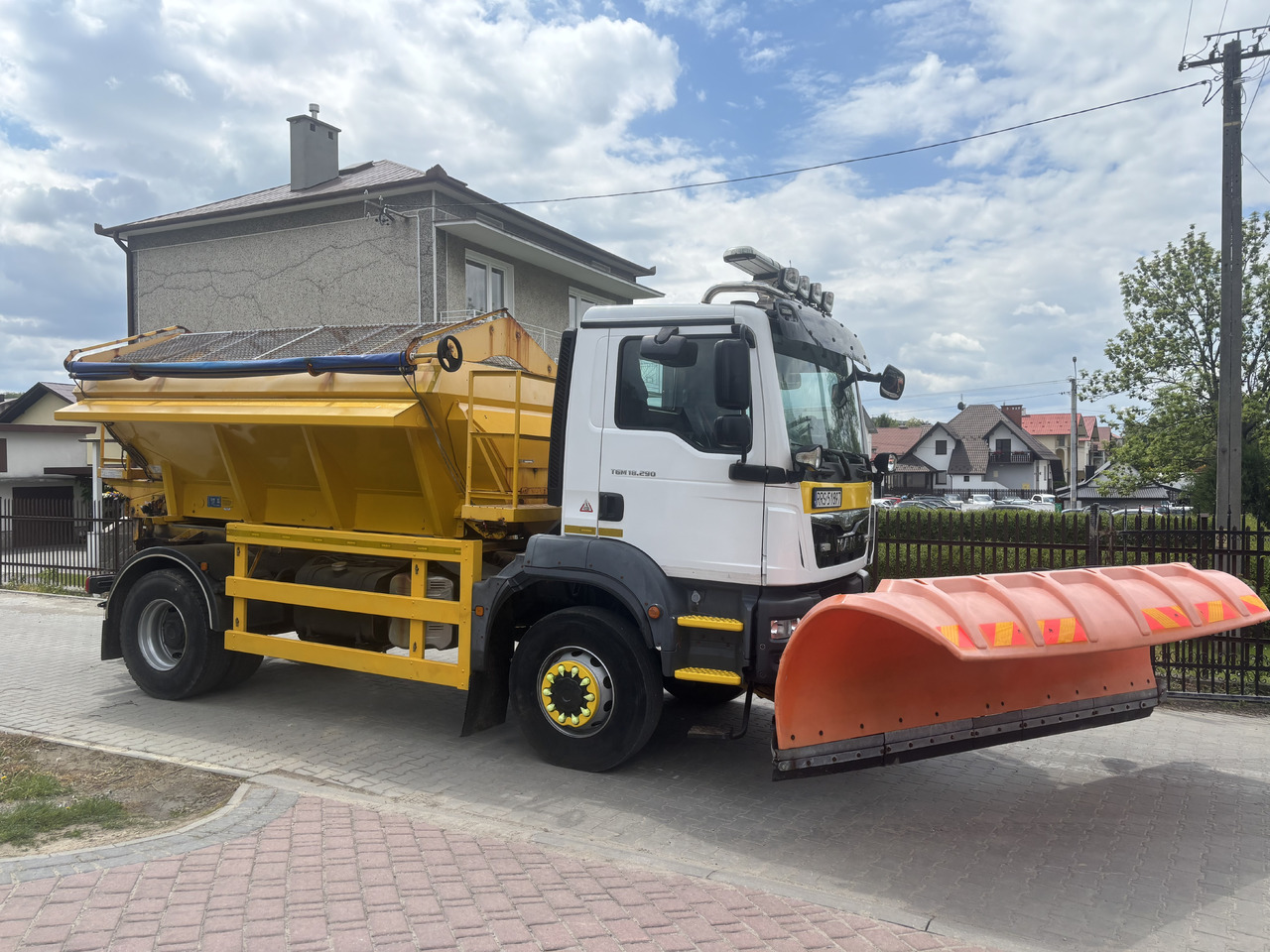 MAN TGM 18.290 4X4BB GRITTER/SPREADER PLOUGH ECON - Truk bajak salju: gambar 2 MAN TGM 18.290 4X4BB GRITTER/SPREADER PLOUGH ECON - Truk bajak salju: gambar 2