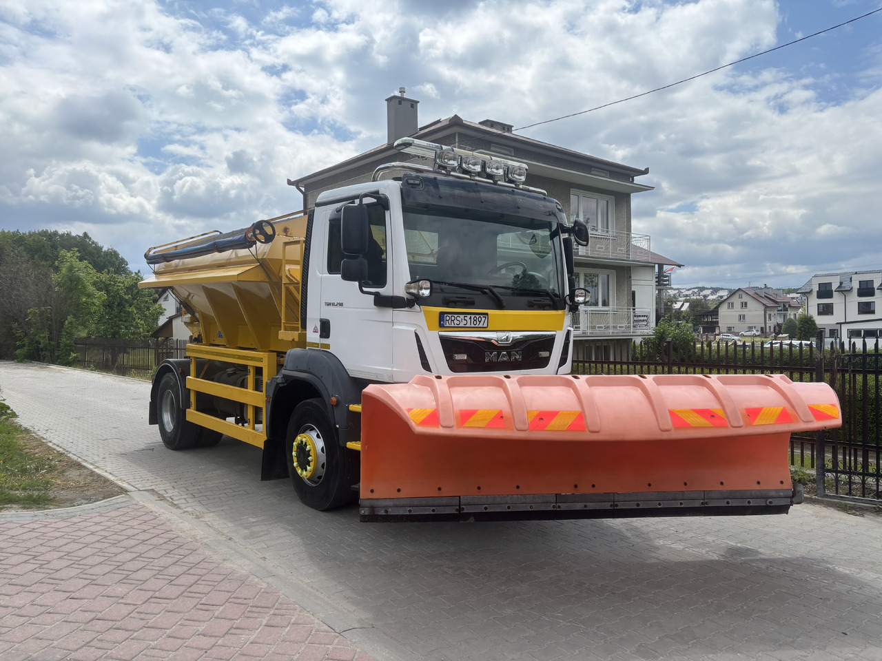 MAN TGM 18.290 4X4BB GRITTER/SPREADER PLOUGH ECON - Truk bajak salju: gambar 1 MAN TGM 18.290 4X4BB GRITTER/SPREADER PLOUGH ECON - Truk bajak salju: gambar 1