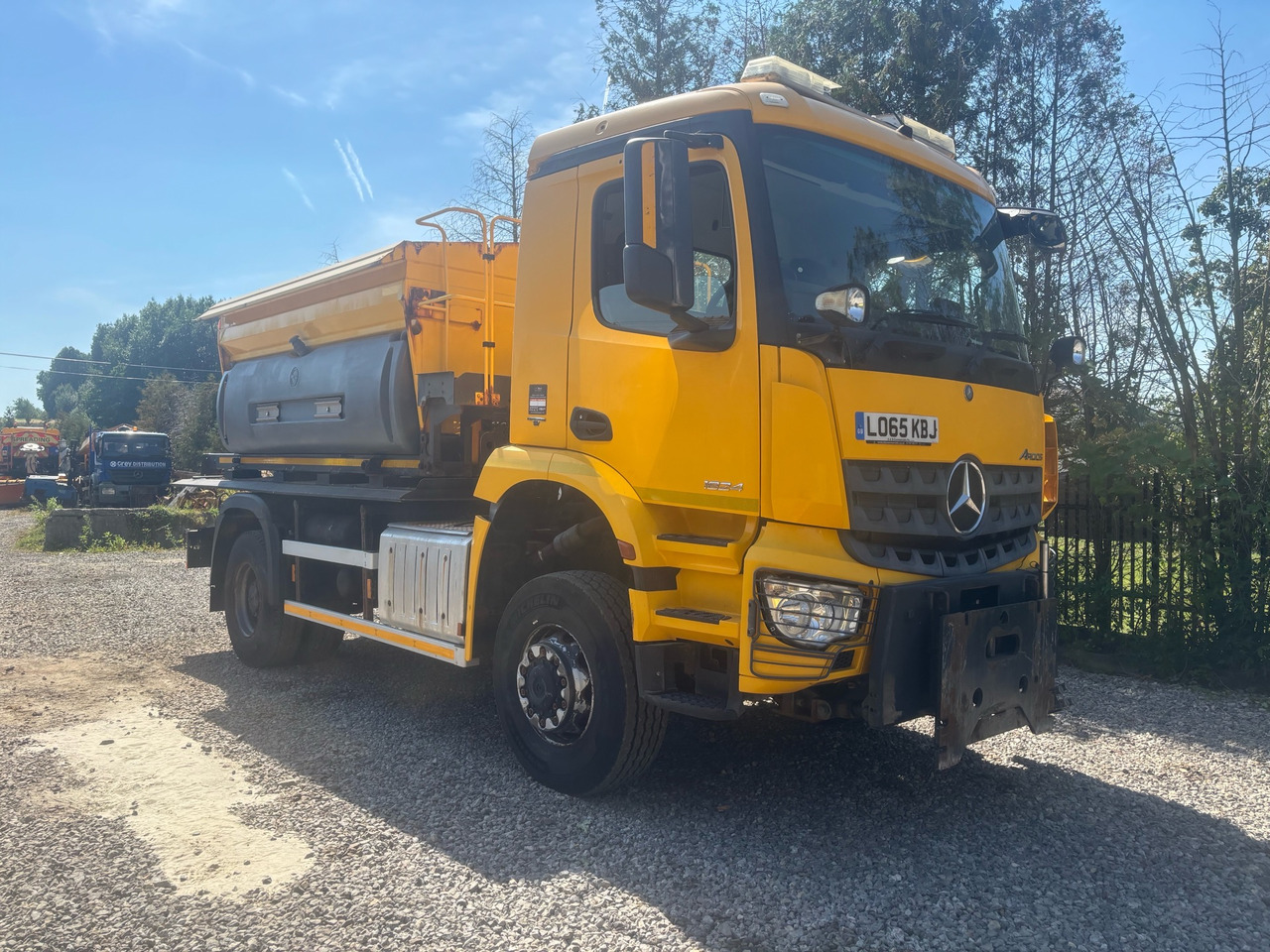 MERCEDES AROCS 1824 4x4BB  GRITTER/SPREADER/PLOUGH - Truk bajak salju: gambar 1 MERCEDES AROCS 1824 4x4BB  GRITTER/SPREADER/PLOUGH - Truk bajak salju: gambar 1