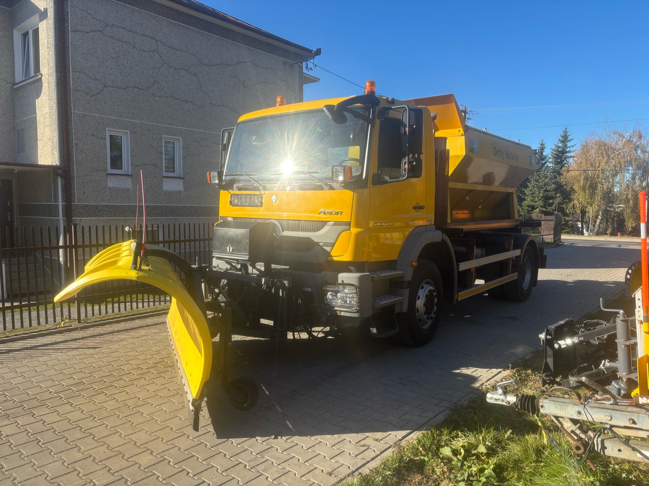 Mercedes AXOR 1824 4x2 Spreader/Gritter/Plough - Truk bajak salju: gambar 3 Mercedes AXOR 1824 4x2 Spreader/Gritter/Plough - Truk bajak salju: gambar 3