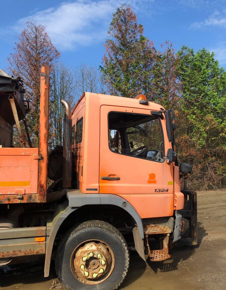 Truk jungkit Mercedes-Benz Atego 1324 4x4 wywrotka piaskarka solarka: gambar 14