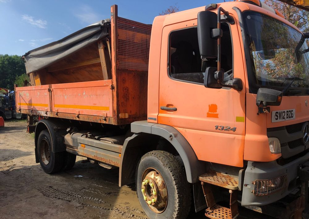 Truk jungkit Mercedes-Benz Atego 1324 4x4 wywrotka piaskarka solarka: gambar 15