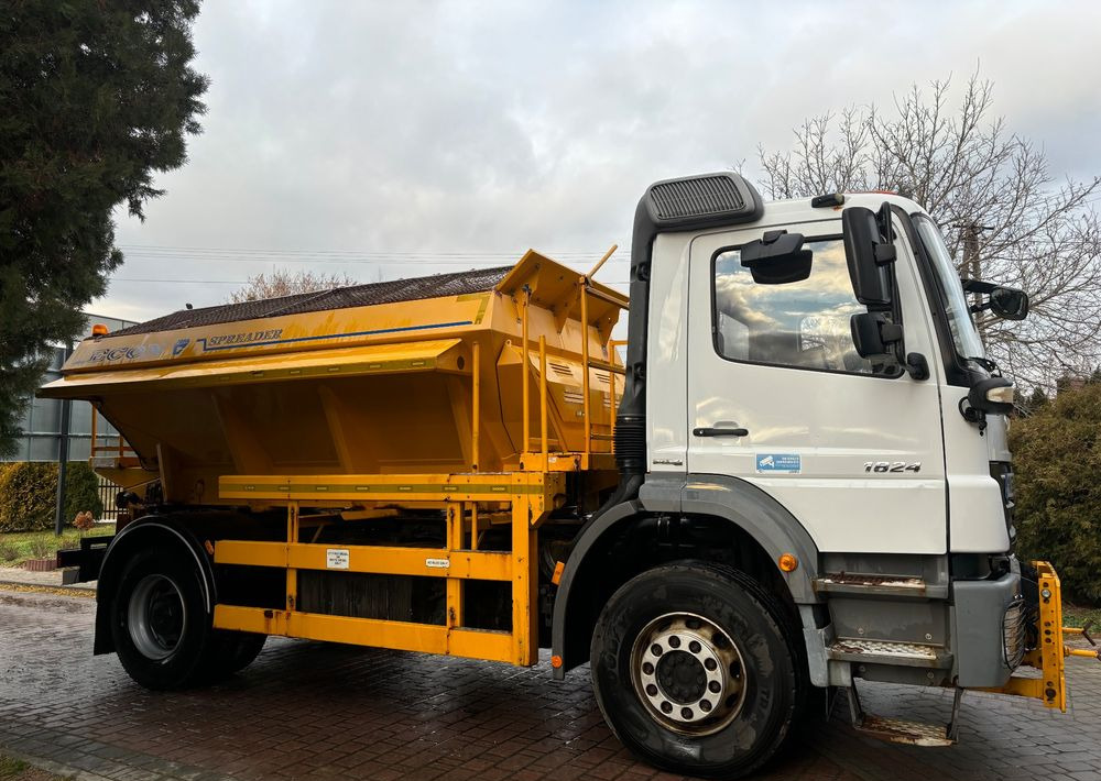 Mercedes-Benz Axor 4x2 piaskarka solarka econ schmidt 1824 e5 - Truk bajak salju: gambar 4 Mercedes-Benz Axor 4x2 piaskarka solarka econ schmidt 1824 e5 - Truk bajak salju: gambar 4