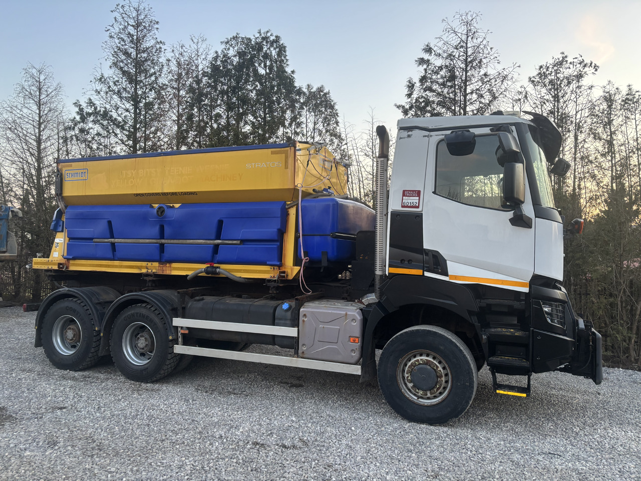 RENAULT K380 6x6 K380 6x6 SCHMIDT STRATOS III GRITTER/SPREADER PLOUGH - Truk bajak salju: gambar 4 RENAULT K380 6x6 K380 6x6 SCHMIDT STRATOS III GRITTER/SPREADER PLOUGH - Truk bajak salju: gambar 4