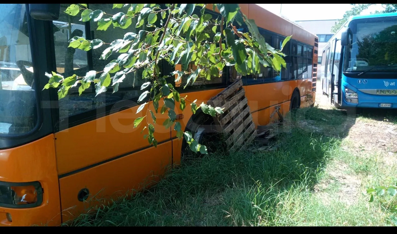 BredaMenarinibus M 240/E3 NU - Bus kota: gambar 2 BredaMenarinibus M 240/E3 NU - Bus kota: gambar 2
