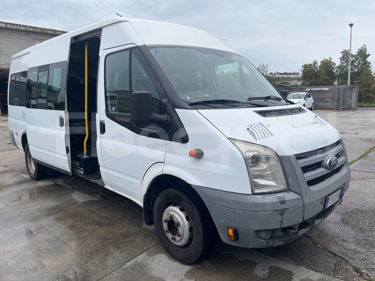 Ford Transit - Bus mini, Van penumpang: gambar 1 Ford Transit - Bus mini, Van penumpang: gambar 1