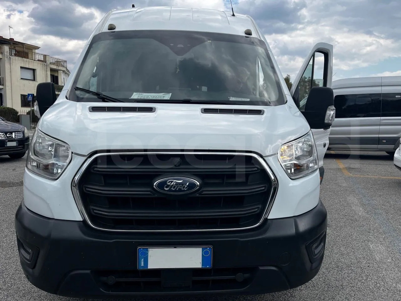 Ford Transit - Bus pinggiran kota: gambar 1 Ford Transit - Bus pinggiran kota: gambar 1