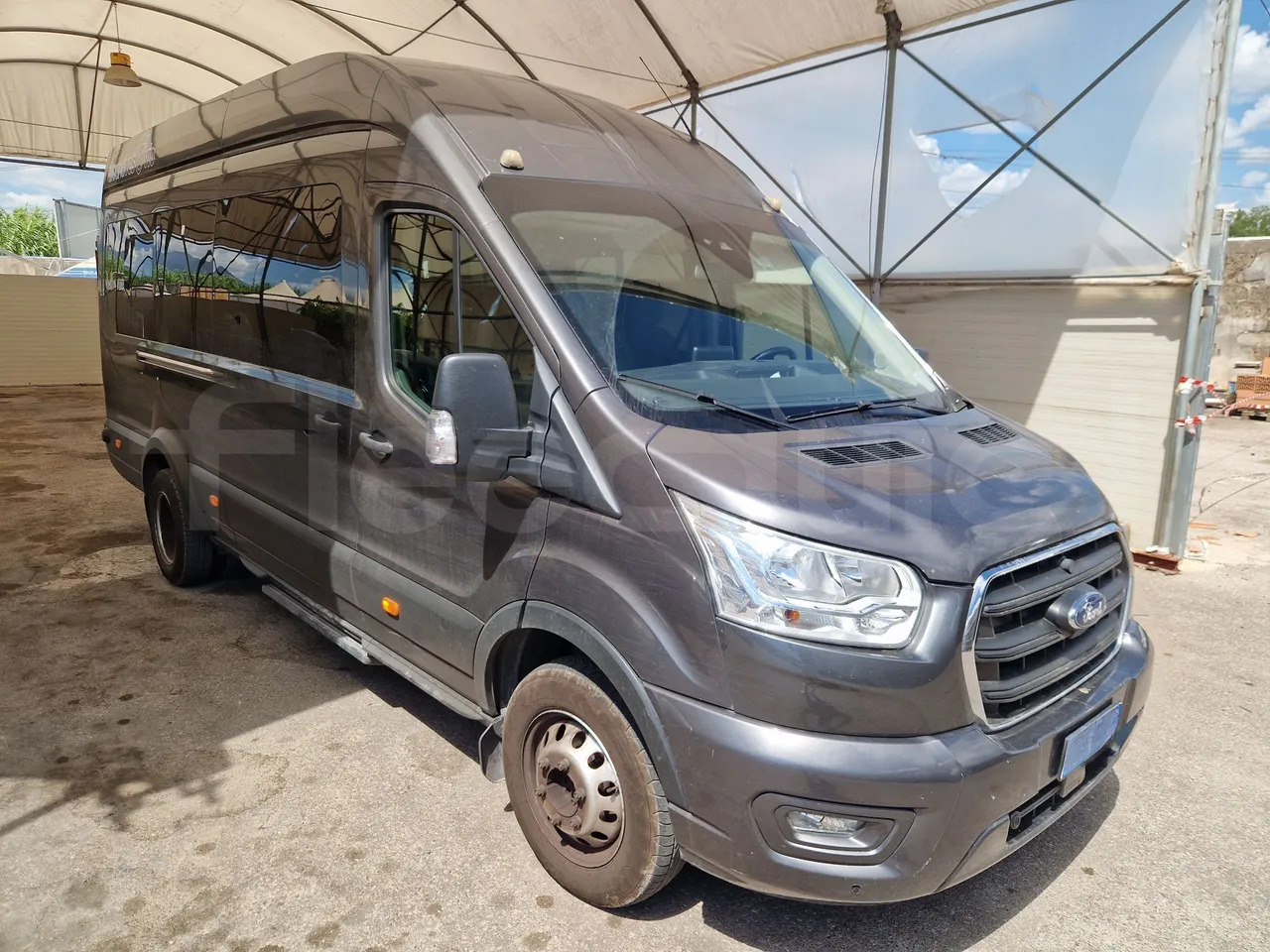 Ford Transit - Bus mini, Van penumpang: gambar 1 Ford Transit - Bus mini, Van penumpang: gambar 1