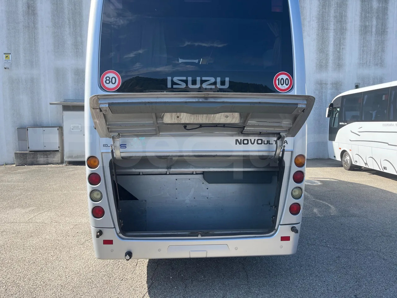 Bus kota ISUZU Novo: gambar 8