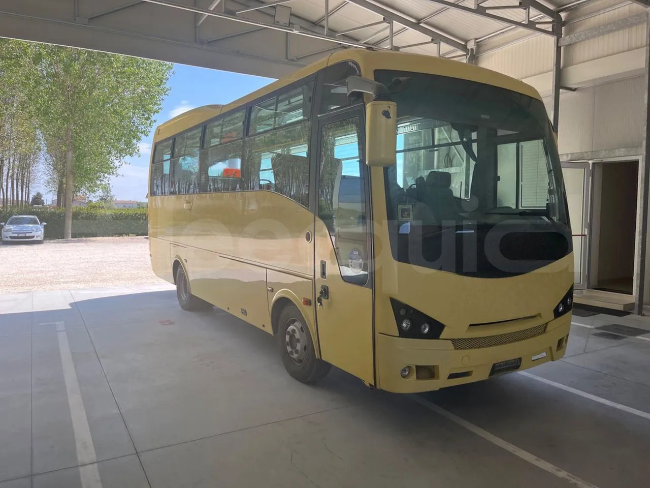 ISUZU Turquoise/Sb - Bus sekolah: gambar 1 ISUZU Turquoise/Sb - Bus sekolah: gambar 1