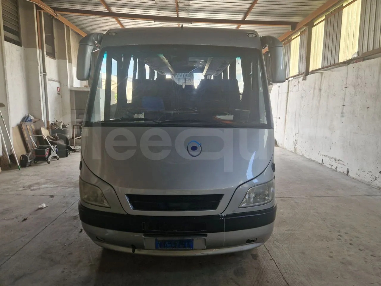Iveco 65C15/70 - Bus pariwisata: gambar 1 Iveco 65C15/70 - Bus pariwisata: gambar 1