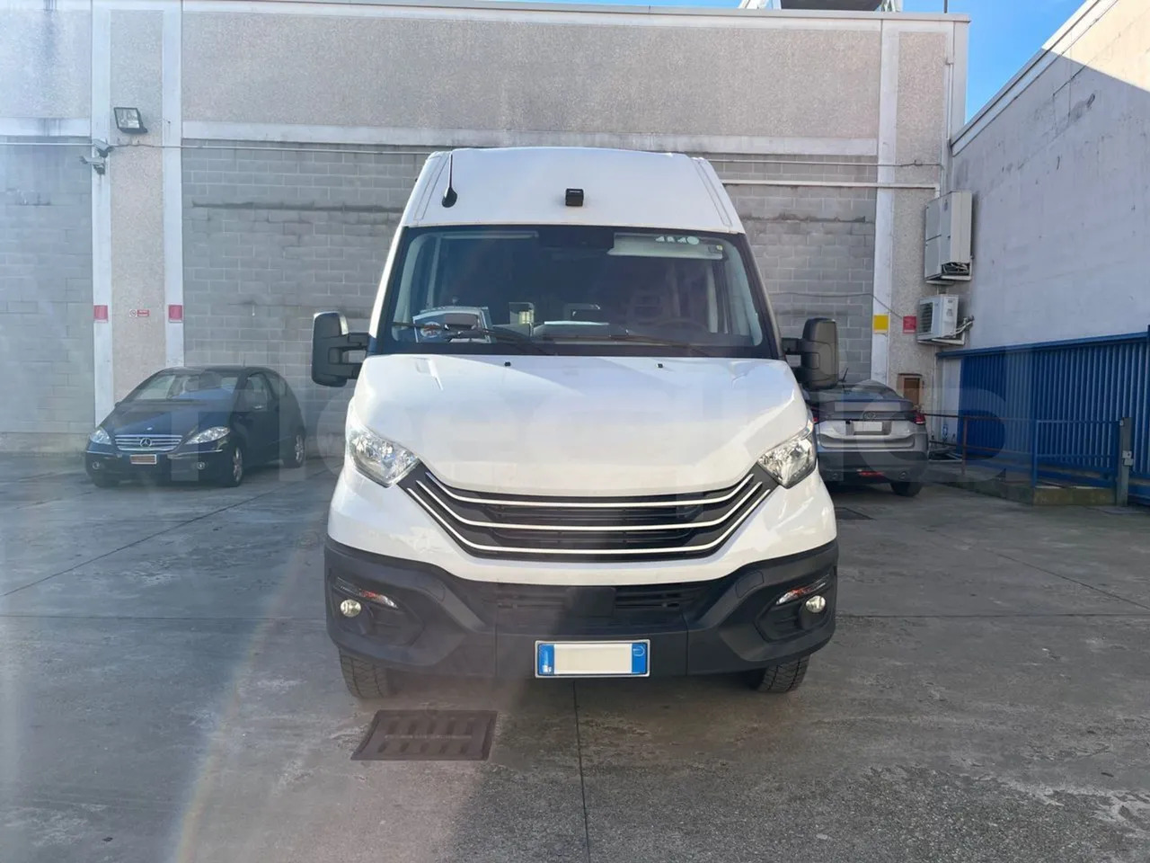 Iveco Daily - Bus mini, Van penumpang: gambar 1 Iveco Daily - Bus mini, Van penumpang: gambar 1